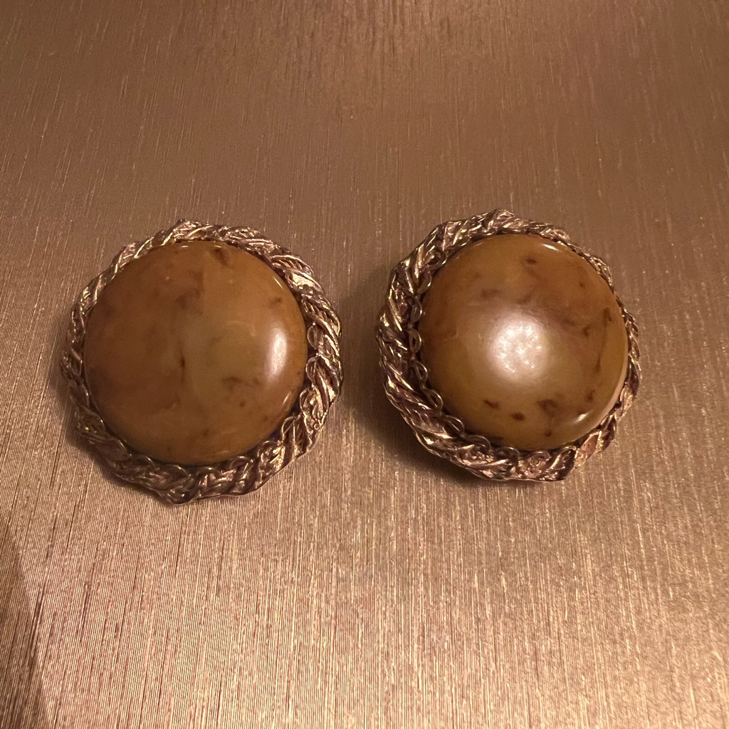 Elegant Bakelite Clip On Gold And Brown Earrings